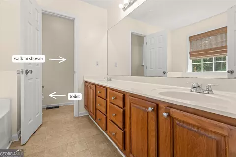 Bath - 173 Bartlett Cir, Bowdon, GA 30108 photo 1 of 3