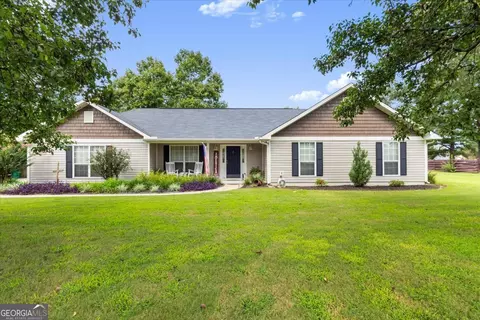 202 Red Bird Cir, Bonaire, GA 31005