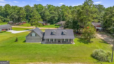 201 Willow Dr, Glennville, GA 30427