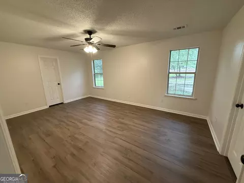 Bedroom - 105 Mockingbird Dr, Dublin, GA 31021 photo 2 of 3