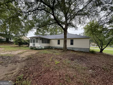 Exterior - 105 Mockingbird Dr, Dublin, GA 31021 photo 9 of 17