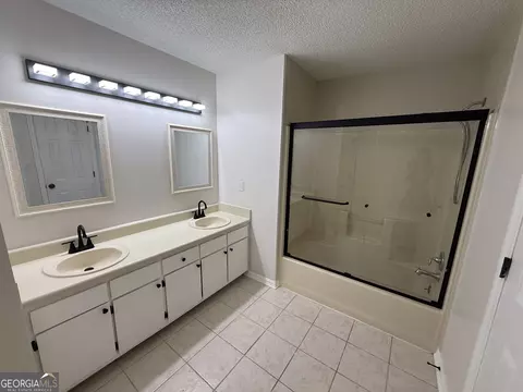 Bath - 105 Mockingbird Dr, Dublin, GA 31021 photo 6 of 7