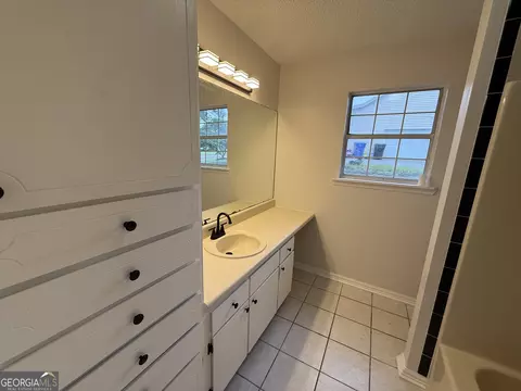 Bath - 105 Mockingbird Dr, Dublin, GA 31021 photo 1 of 7
