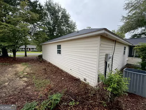 Exterior - 105 Mockingbird Dr, Dublin, GA 31021 photo 11 of 17