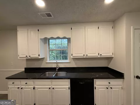 Kitchen - 105 Mockingbird Dr, Dublin, GA 31021 photo 3 of 4