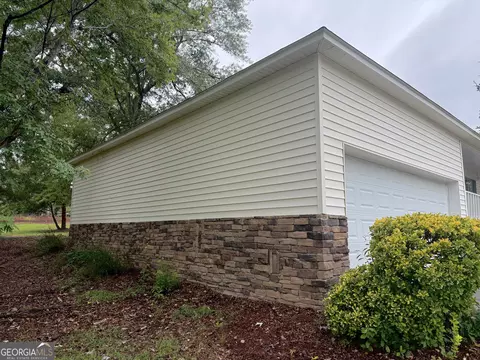 Exterior - 105 Mockingbird Dr, Dublin, GA 31021 photo 6 of 17