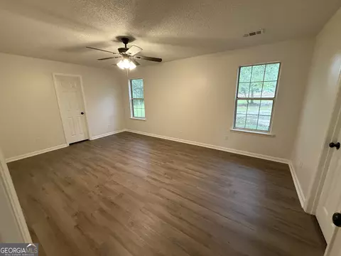 Bedroom - 105 Mockingbird Dr, Dublin, GA 31021 photo 3 of 3