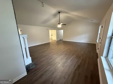 Living - 105 Mockingbird Dr, Dublin, GA 31021 photo 2 of 5