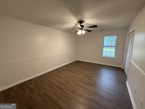 Living - 105 Mockingbird Dr, Dublin, GA 31021 photo 5 of 5