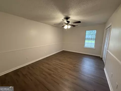 Living - 105 Mockingbird Dr, Dublin, GA 31021 photo 4 of 5