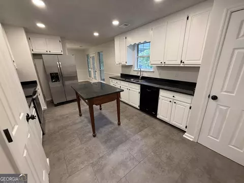 Kitchen - 105 Mockingbird Dr, Dublin, GA 31021 photo 1 of 4