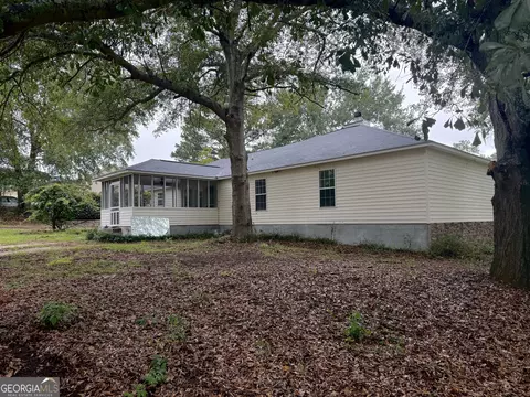 Exterior - 105 Mockingbird Dr, Dublin, GA 31021 photo 8 of 17