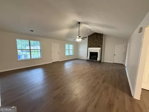 Living - 105 Mockingbird Dr, Dublin, GA 31021 photo 3 of 5