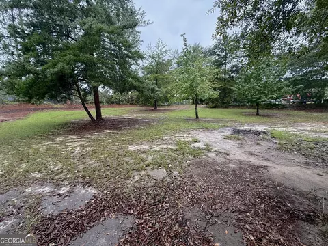 Exterior - 105 Mockingbird Dr, Dublin, GA 31021 photo 10 of 17