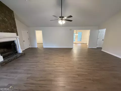 Living - 105 Mockingbird Dr, Dublin, GA 31021 photo 1 of 5