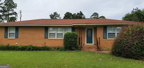 240 Lakewood Dr, Swainsboro, GA 30401