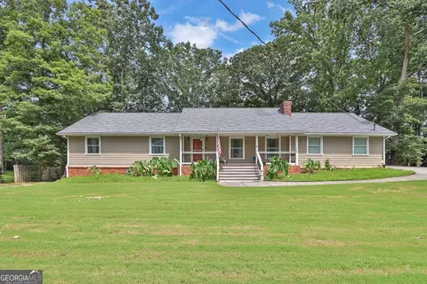 1952 Colony Oaks Dr, Snellville, GA 30078