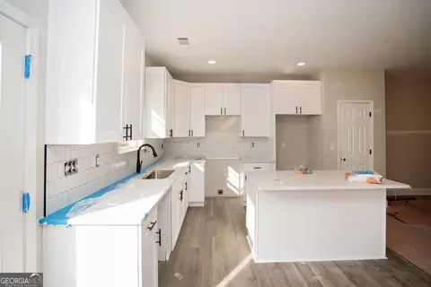 Kitchen - 400 Four Points Rd, Jackson, GA 30233 photo 2 of 3