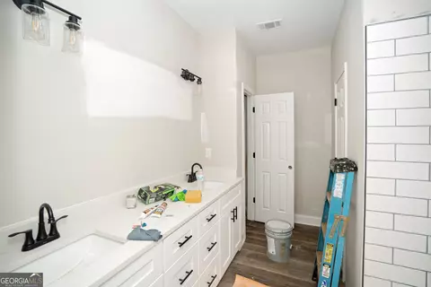 Bath - 400 Four Points Rd, Jackson, GA 30233 photo 1 of 3