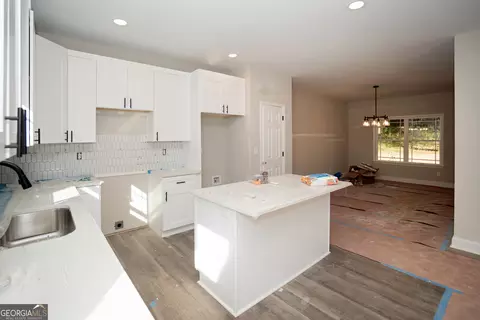 Kitchen - 400 Four Points Rd, Jackson, GA 30233 photo 3 of 3