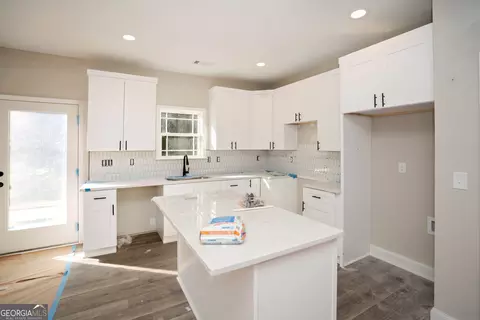 Kitchen - 400 Four Points Rd, Jackson, GA 30233 photo 1 of 3