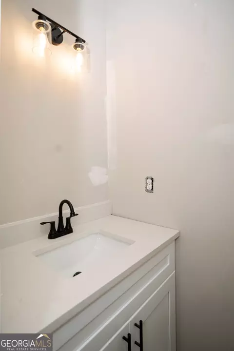 Bath - 400 Four Points Rd, Jackson, GA 30233 photo 3 of 3