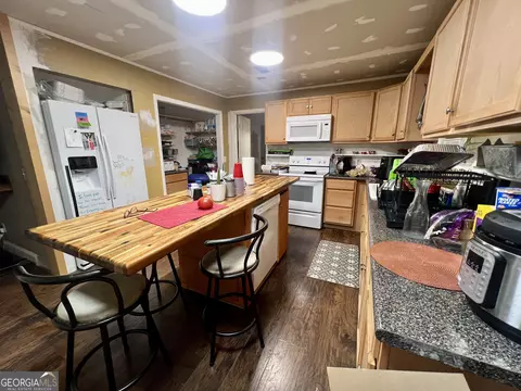 Kitchen - 898 Williams Rd, Lagrange, GA 30240 photo 2 of 3