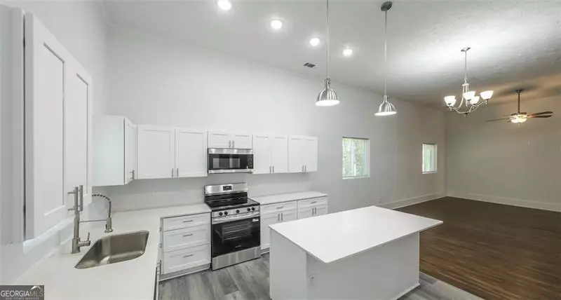 Kitchen - 75 Rose St, Tallapoosa, GA 30176 photo 2 of 3