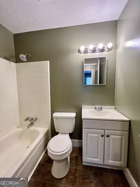 Bath - 119 Keith Dr, Warner Robins, GA 31093 photo 2 of 3