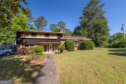 6214 Crestview Dr SE, Covington, GA 30014