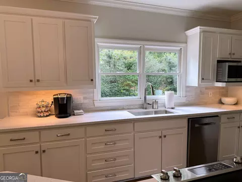 Kitchen - 118 Moss Creek Dr, Lagrange, GA 30240 photo 3 of 11