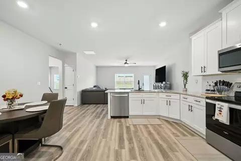 Kitchen - 3894 Saddle Bag Ct, Dacula, GA 30019 photo 3 of 4