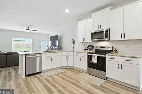 Kitchen - 3894 Saddle Bag Ct, Dacula, GA 30019 photo 4 of 4
