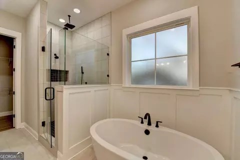 Bath - 107 Prestwick Dr, Lagrange, GA 30241 photo 8 of 10