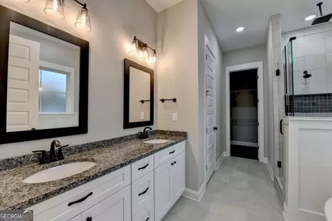 Bath - 107 Prestwick Dr, Lagrange, GA 30241 photo 7 of 10