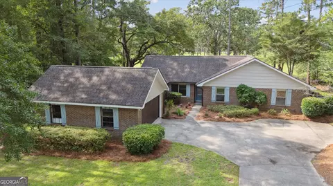 211 Cherokee Trl, Hinesville, GA 31313