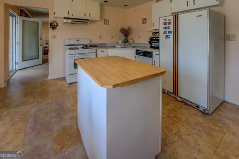 Kitchen - 650 Malcom Rd, Covington, GA 30014 photo 3 of 5