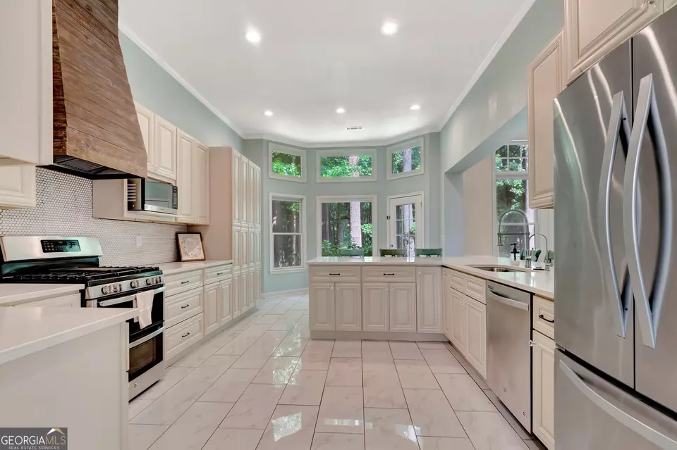 Kitchen - 185 Newfield Dr #1, Tyrone, GA 30290 photo 2 of 14