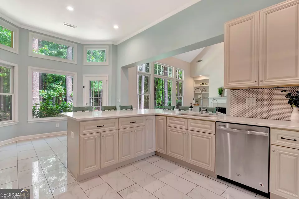 Kitchen - 185 Newfield Dr #1, Tyrone, GA 30290 photo 13 of 14