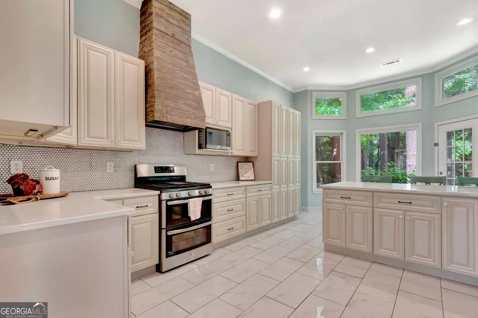 Kitchen - 185 Newfield Dr #1, Tyrone, GA 30290 photo 12 of 14