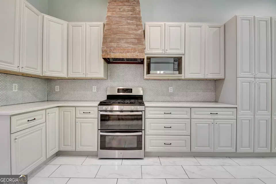 Kitchen - 185 Newfield Dr #1, Tyrone, GA 30290 photo 5 of 14