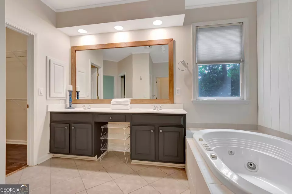 Bath - 185 Newfield Dr #1, Tyrone, GA 30290 photo 4 of 5