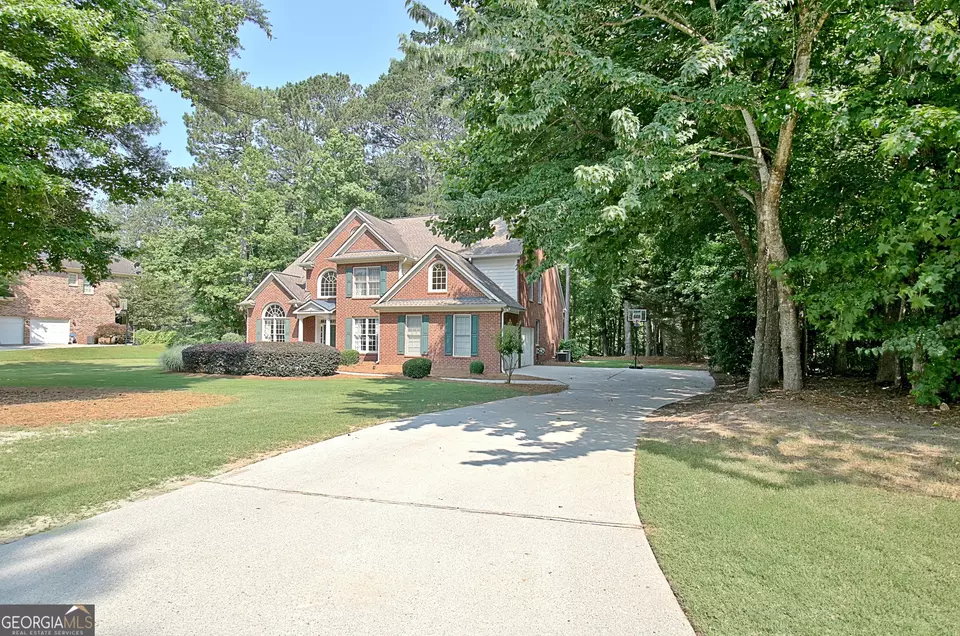 Exterior - 185 Newfield Dr #1, Tyrone, GA 30290 photo 3 of 17