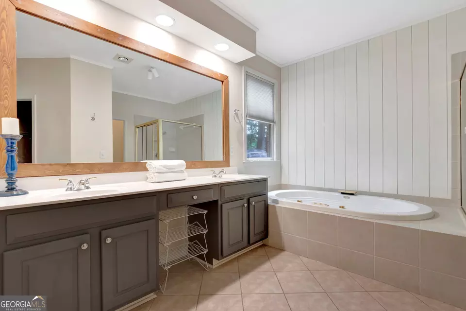 Bath - 185 Newfield Dr #1, Tyrone, GA 30290 photo 2 of 5