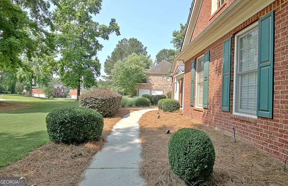 Exterior - 185 Newfield Dr #1, Tyrone, GA 30290 photo 6 of 17