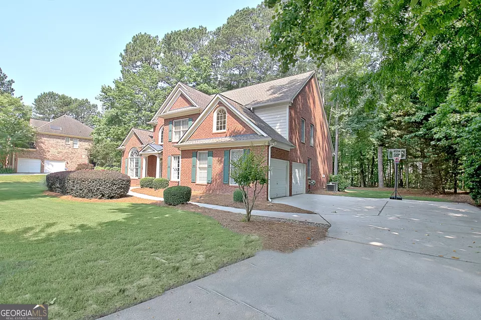 Exterior - 185 Newfield Dr #1, Tyrone, GA 30290 photo 5 of 17