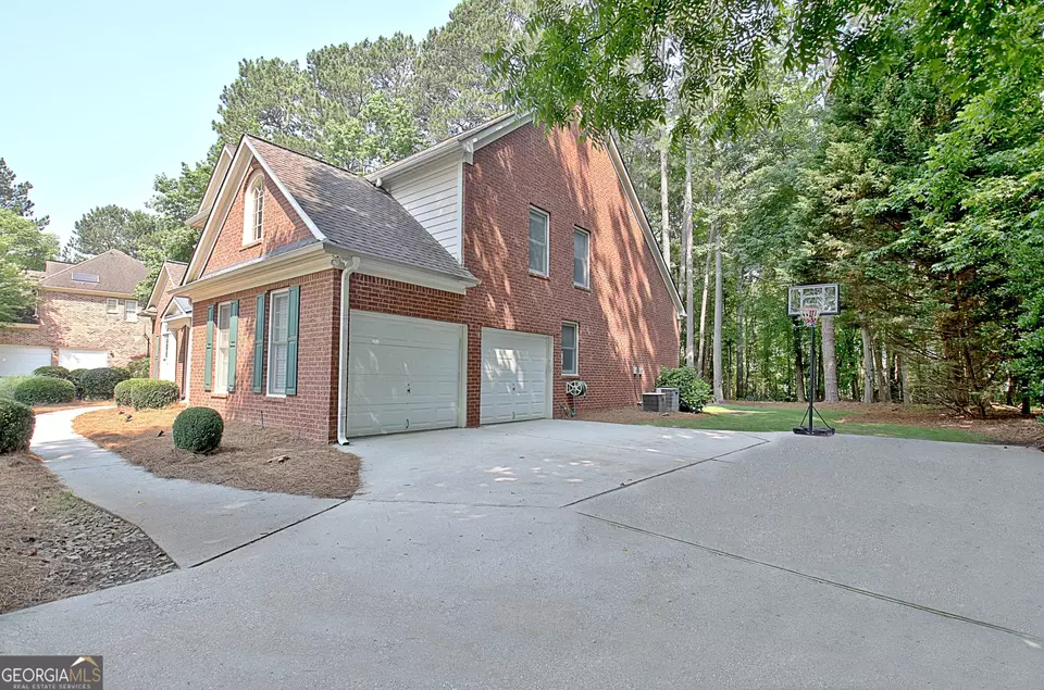 Exterior - 185 Newfield Dr #1, Tyrone, GA 30290 photo 4 of 17