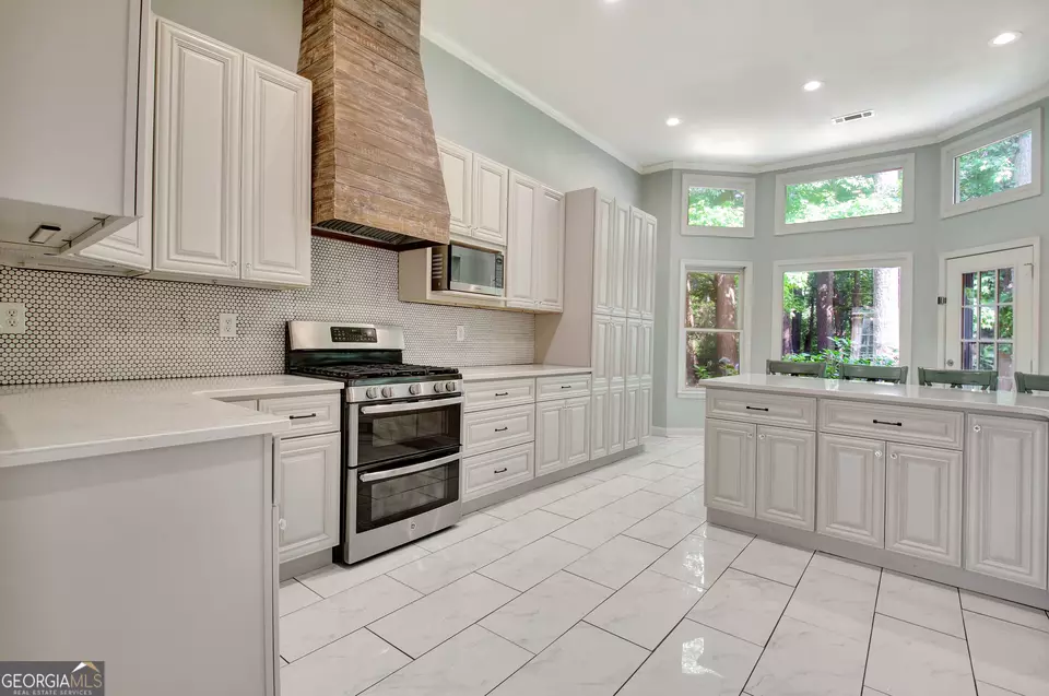 Kitchen - 185 Newfield Dr #1, Tyrone, GA 30290 photo 8 of 14