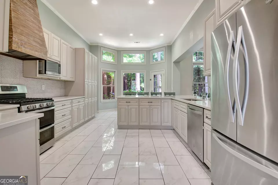 Kitchen - 185 Newfield Dr #1, Tyrone, GA 30290 photo 7 of 14