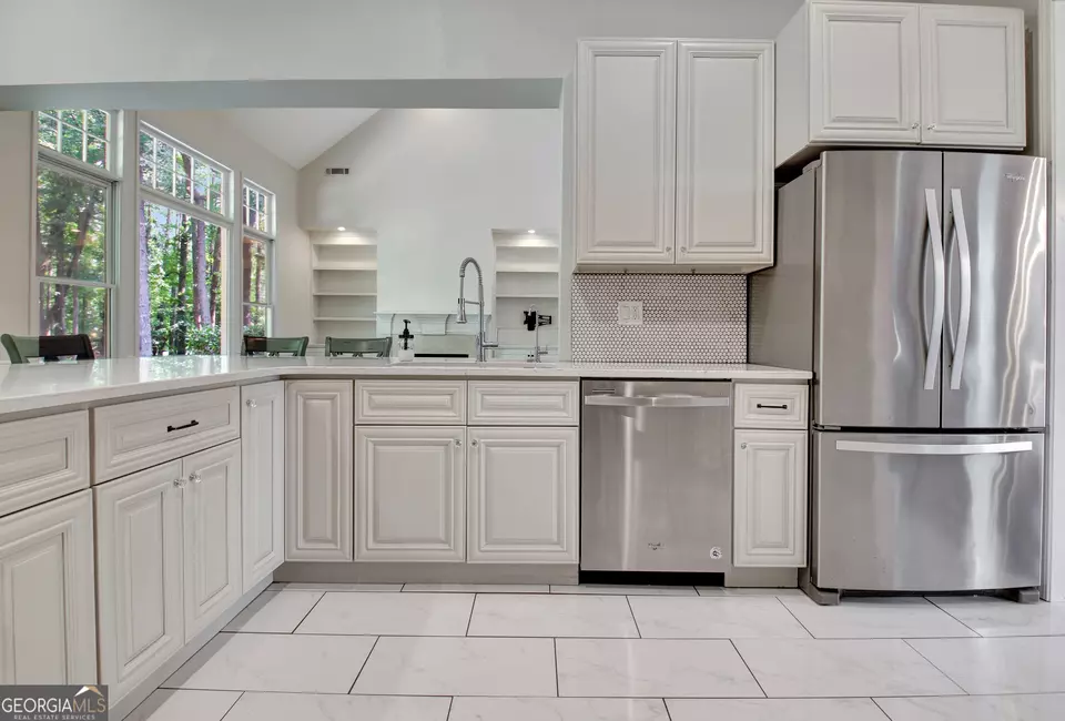 Kitchen - 185 Newfield Dr #1, Tyrone, GA 30290 photo 6 of 14